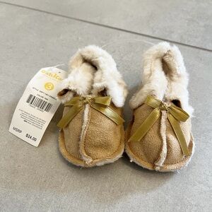 OshKosh B’gosh Minnetonka Tan Baby Booties Size 3